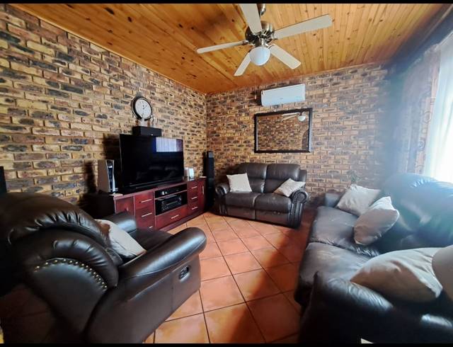 3 BEDROOM HOUSE FOR SALE IN FALCON RIDGE